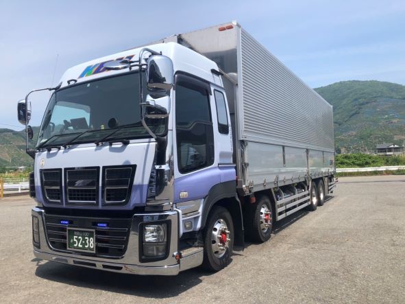 KBM所有のトラック