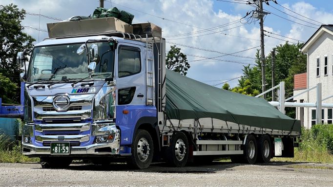 KBM所有のトラック